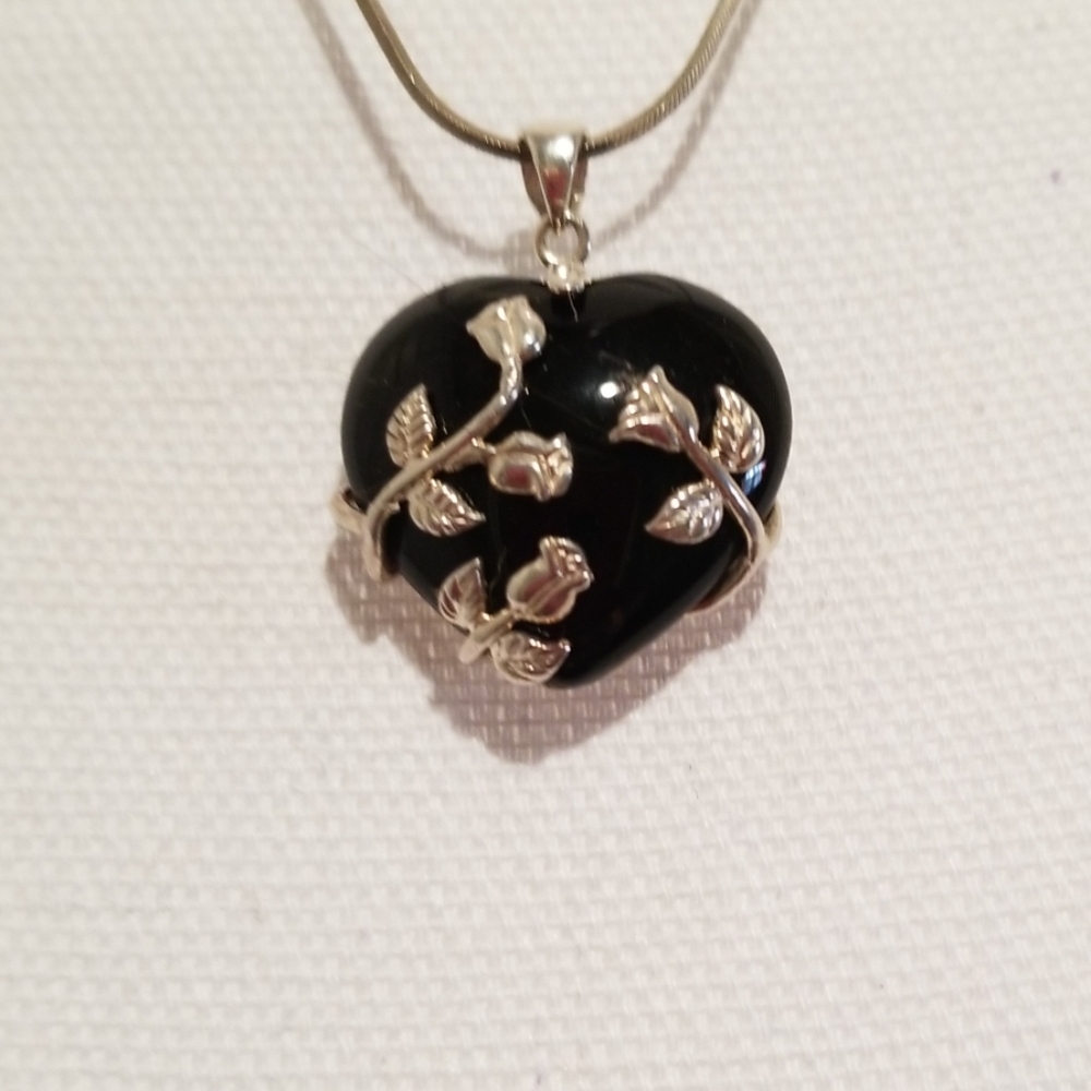 ♥️Heart pendant on small box chain